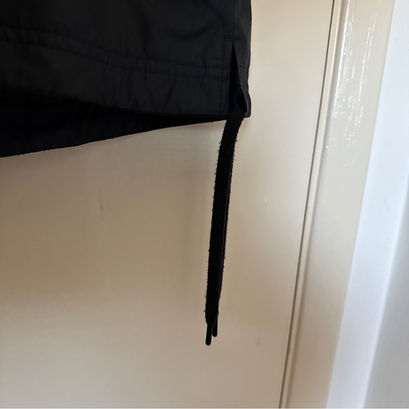 Women’s Nike Black lightweight Windbreaker with hood - Picture 6 of 8